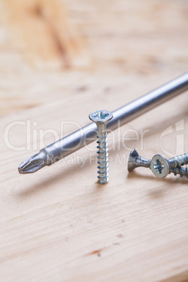 Phillips head screwdriver and wood screws