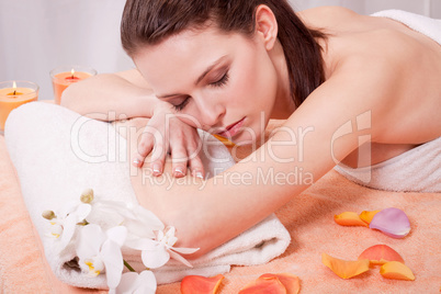 young attractive smilig woman doing wellness spa