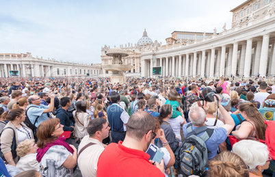 ROME - MAY 18, 2014: The crowd is waiting in St. Peter Square be
