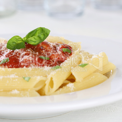 Penne mit Tomaten Napoli Sauce Nudeln Pasta Gericht