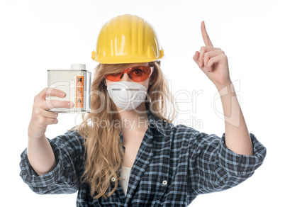 Handwerker mit Schutzbrille und Mundschutz
