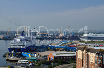 hafen in newcastle mit schiff