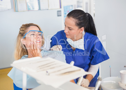 Patient and dentist talking about her toothache