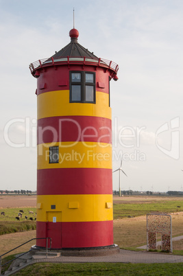 Schafe und Rinder am Pilsumer Leuchtturm