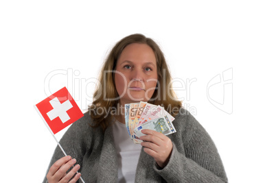 Frau mit Schweizflagge und Geld