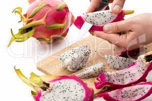 Separating Pitaya Fruit Pulp From Its Skin