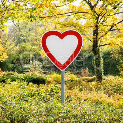 Herzschild im Wald