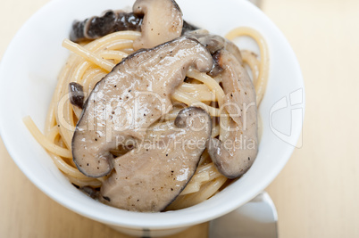 Italian spaghetti pasta and mushrooms