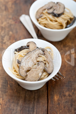 Italian spaghetti pasta and mushrooms