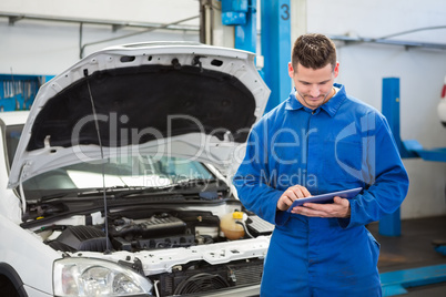 Mechanic using a tablet pc