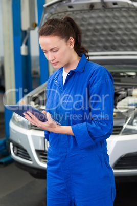 Mechanic using a tablet pc