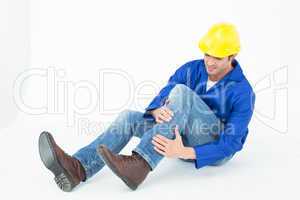Architect suffering from knee pain