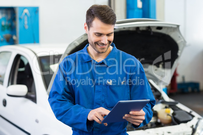 Smiling mechanic using tablet pc