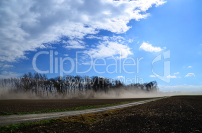 starker sturm auf feld