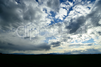 berge und viele wolken