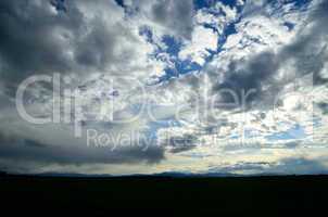 berge und viele wolken