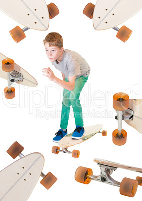 Kind mit einem Longboard