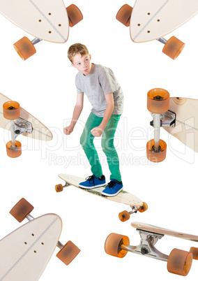 Kind mit einem Longboard