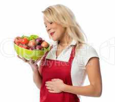 Frau freut sich auf einen gesunden Salat