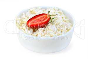Curd in white bowl with strawberries