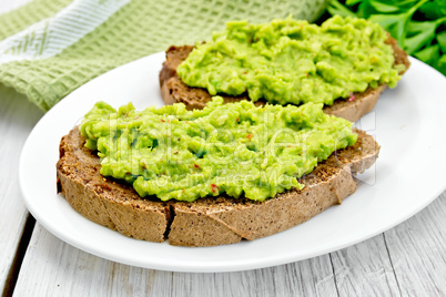 Sandwich with guacamole on light board