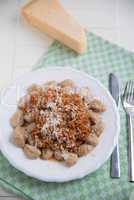 Gnocchi mit Bolognese