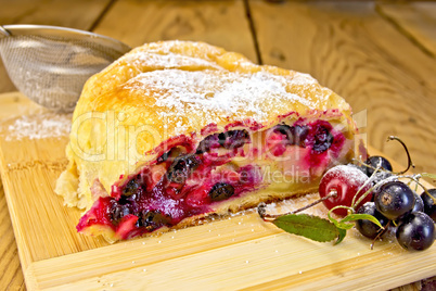 Strudel berry with strainer on board
