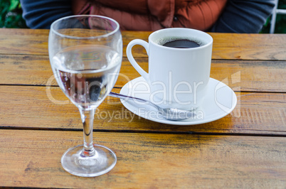 Kaffee Tasse und Wasserglas