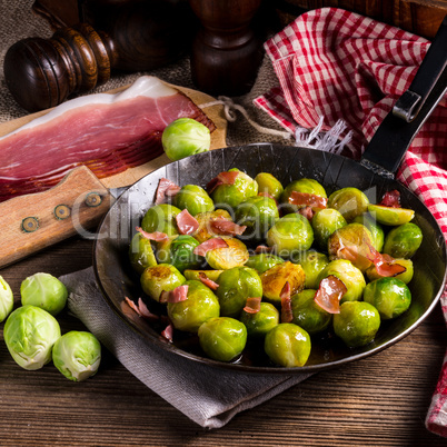 Honey caramelized brussels sprouts with ham