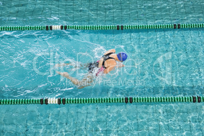 Fit swimmer training by herself