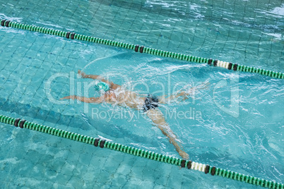 Fit swimmer training by himself