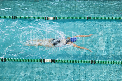Fit swimmer training by herself