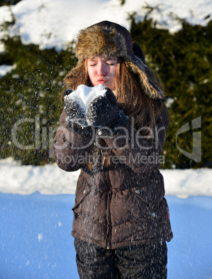 Mädchen im Schnee Winter