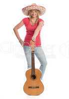 Frau mit Sombrero hält eine Gitarre