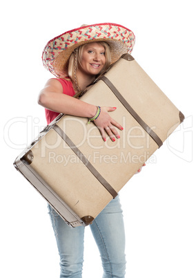 Frau mit Sombrero trägt einen Koffer