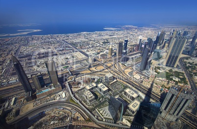 Dubai Luftansicht über die Stadt mit ihren Gebäuden und Hochhäusern