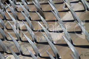 Stahlspitzen als Aufstiegsschutz