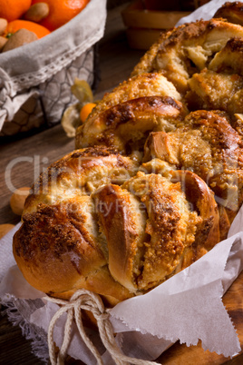 yeast dough cake with orange marmolade