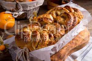 yeast dough cake with orange marmolade