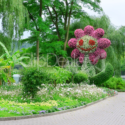 beautiful flowerbed in the shape of a flower