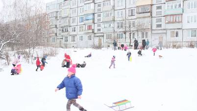 children are sleding from the hill