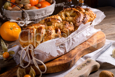 yeast dough cake with orange marmolade