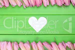 Rahmen aus Tulpen Blumen mit Herz zum Valentinstag oder Mutterta