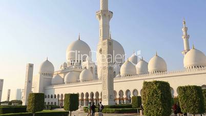 Sheikh Zayed Grand Mosque Abu Dhabi UAE, tilt shot