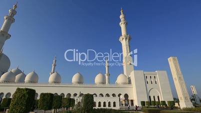 Sheikh Zayed Grand Mosque Abu Dhabi UAE, pan shot