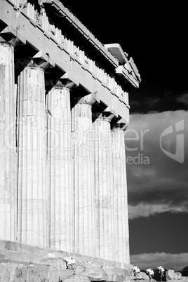 Mono Parthenon colonnade and entablature with floodlights