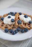 Belgische Waffeln mit frischen Beeren