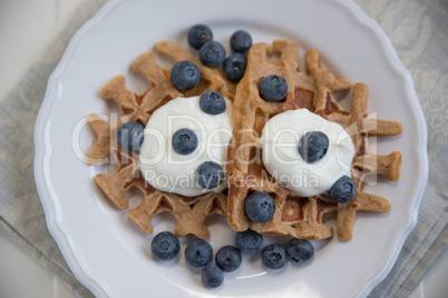 Belgische Waffeln mit frischen Beeren