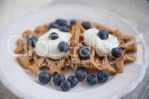 Belgische Waffeln mit frischen Beeren