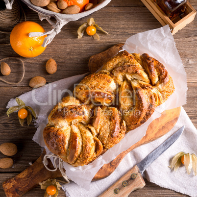 yeast dough cake with orange marmolade